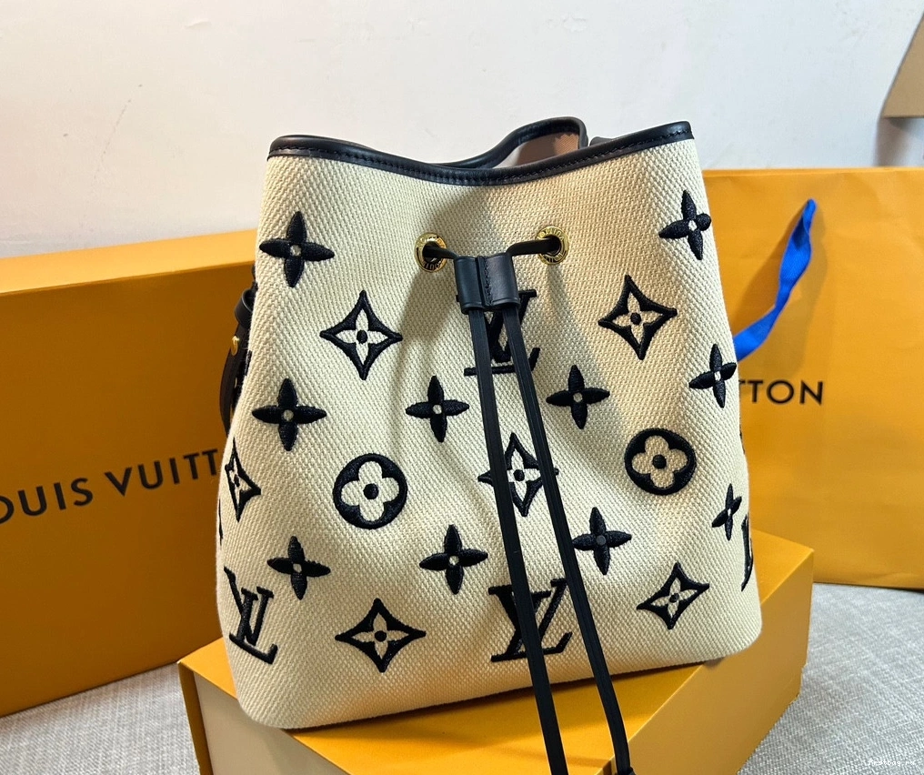 First bag ru MM VUITTON NÉONOÉ LOUIS 0804